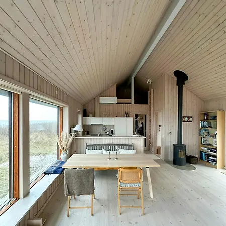 Semesterbostad Front House In