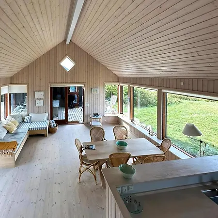 Semesterbostad Front House In *