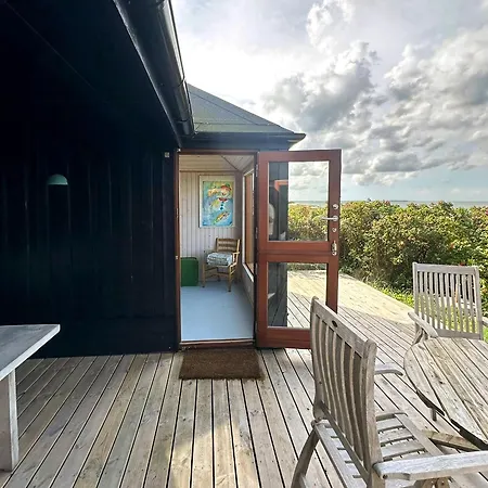 Front House In Semesterbostad *