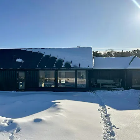 Front House In Semesterbostad *